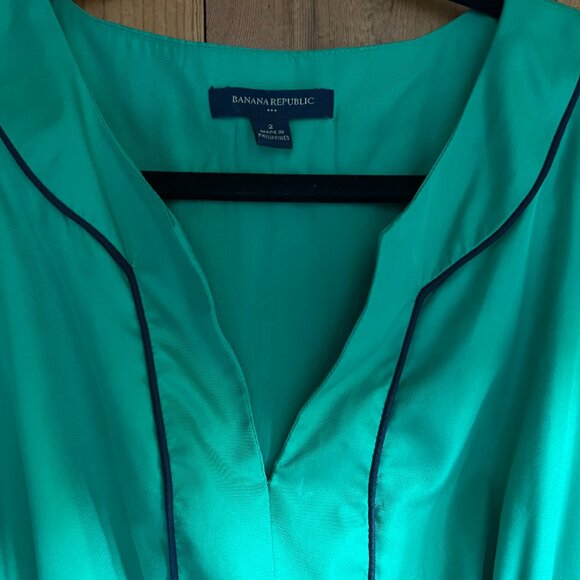 CLOSE OUT SALE Banana Republic Green Sleeveless Dress with Black Piping - Size 2 - Picture 2 of 5